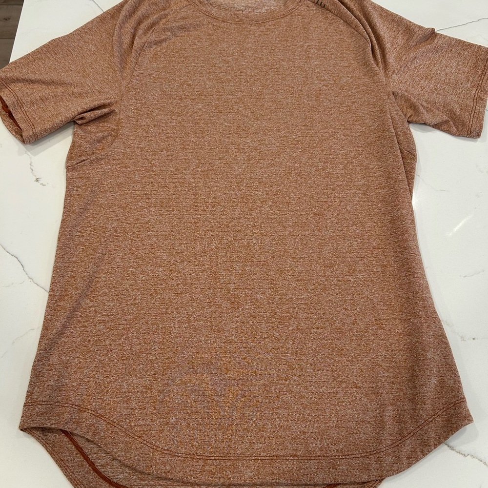Lululemon Men’s License to train short sleeve shirt